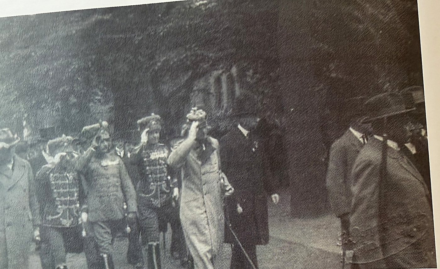 Kronprinz Rupprecht zu Besuch in Rhodt, dritter von links.