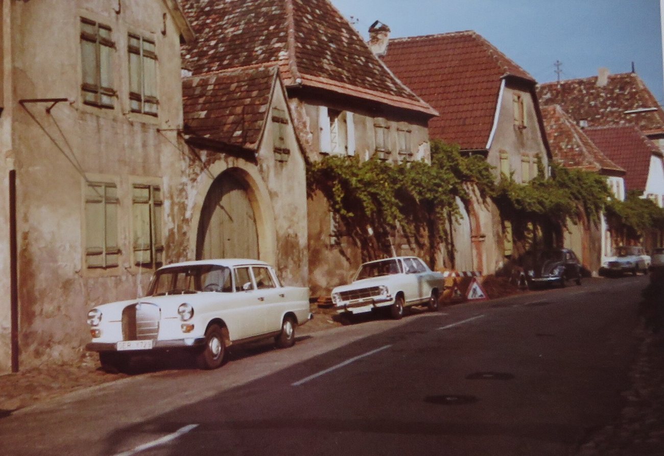 Rhodt im Jahr 1968 – die Straße, wie sie Generationen kannten.